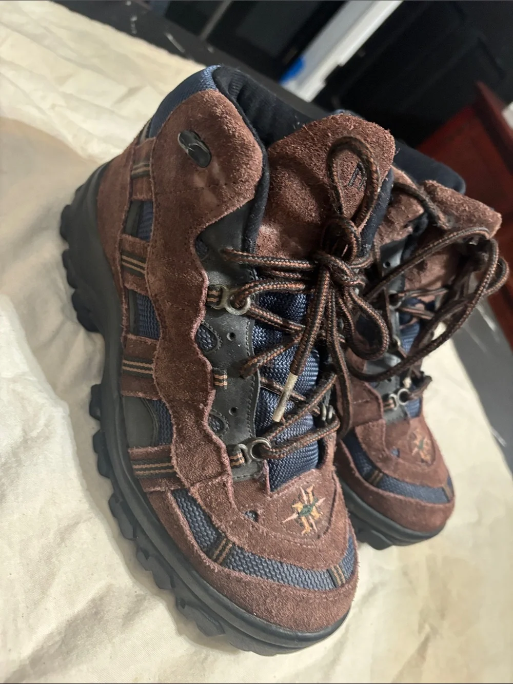 Brown Suede Men’s Outdoor Boots with Navy Mesh Accents